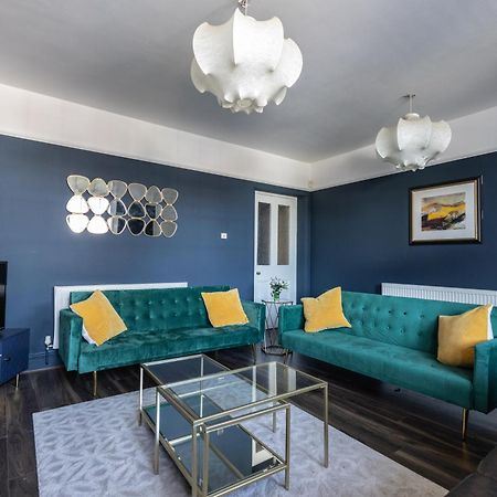 Boutique Family Apartment In Celebrity Village. Barnt Green Kültér fotó
