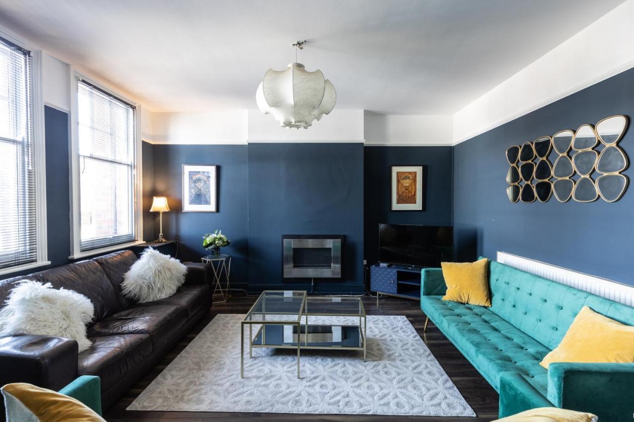 Boutique Family Apartment In Celebrity Village. Barnt Green Kültér fotó