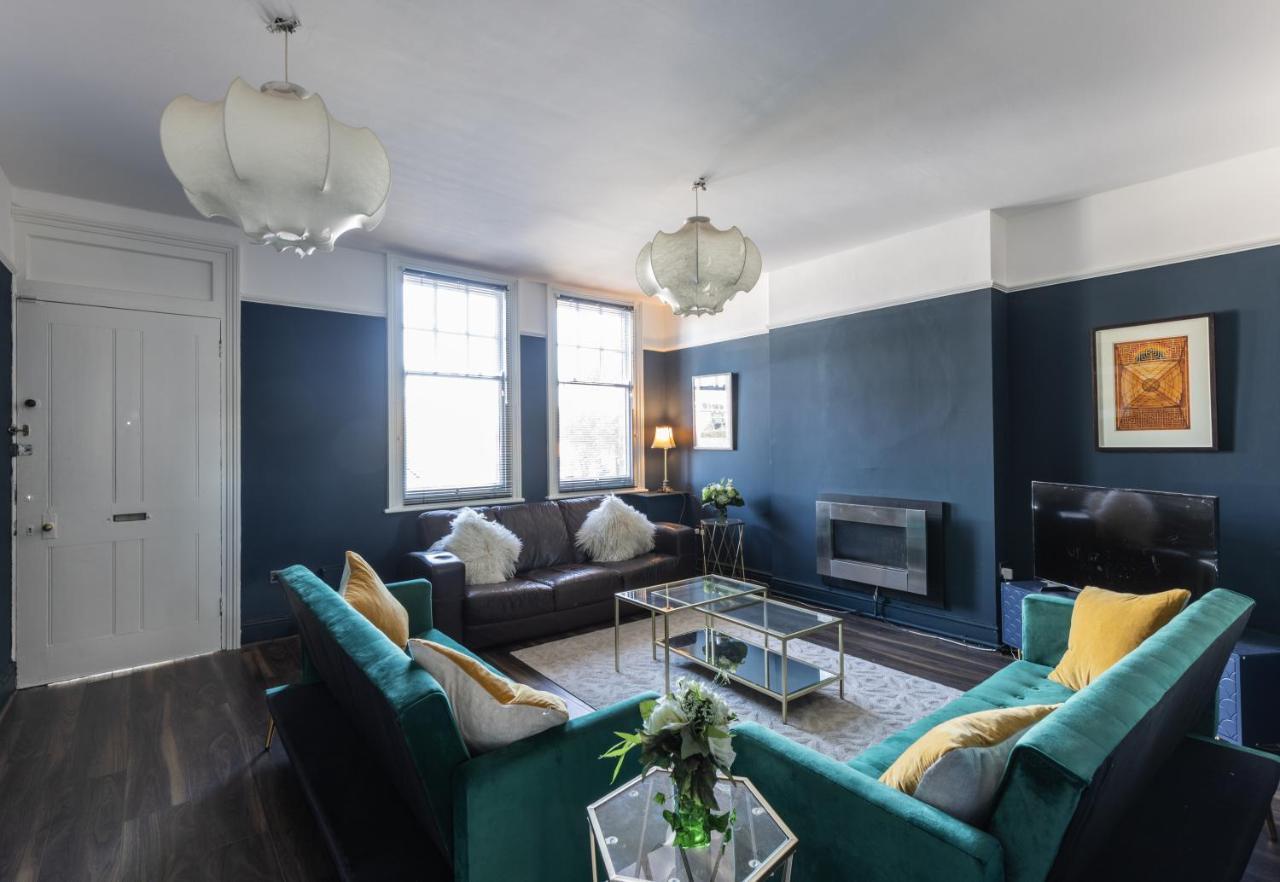 Boutique Family Apartment In Celebrity Village. Barnt Green Kültér fotó