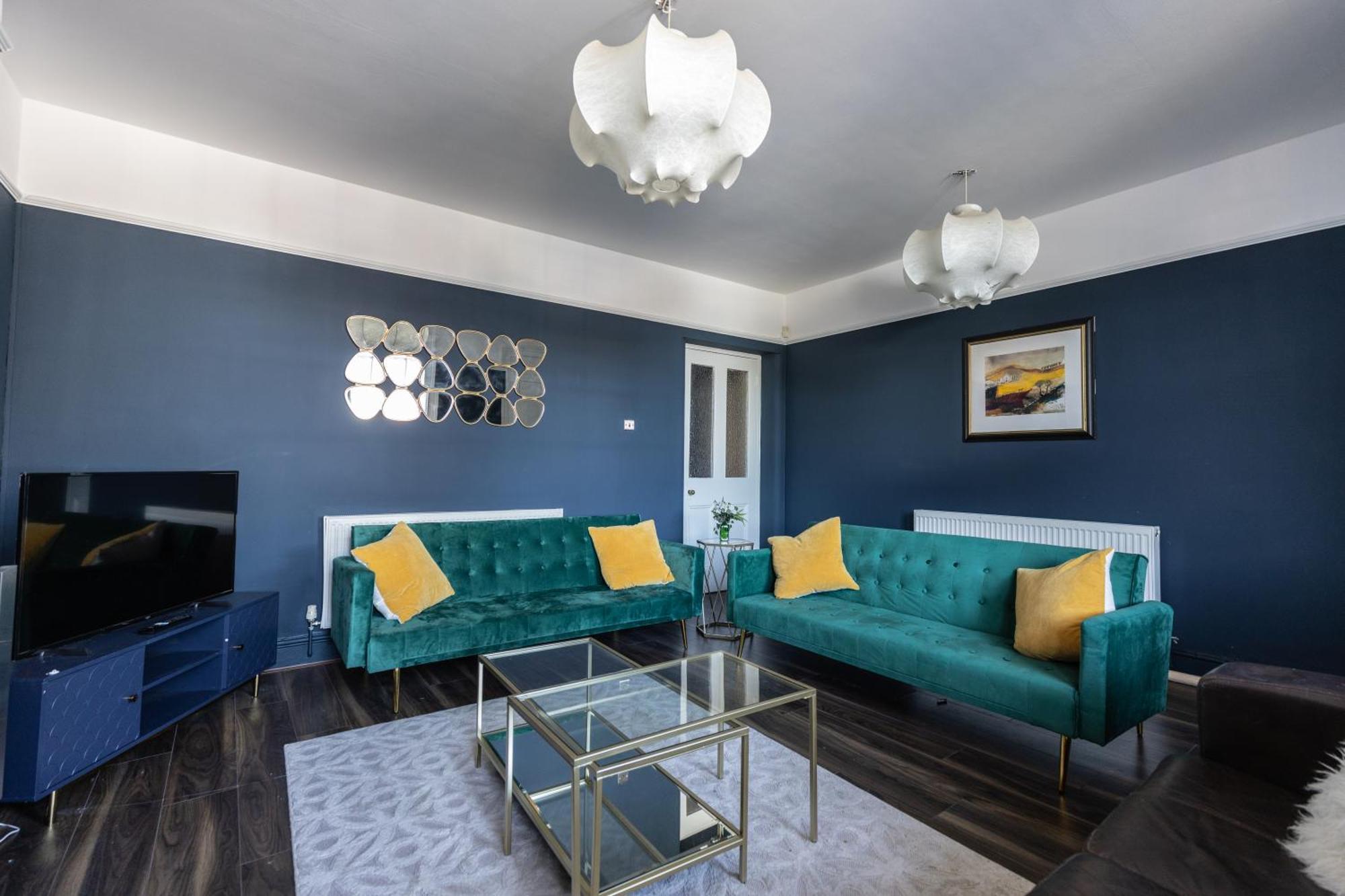 Boutique Family Apartment In Celebrity Village. Barnt Green Kültér fotó