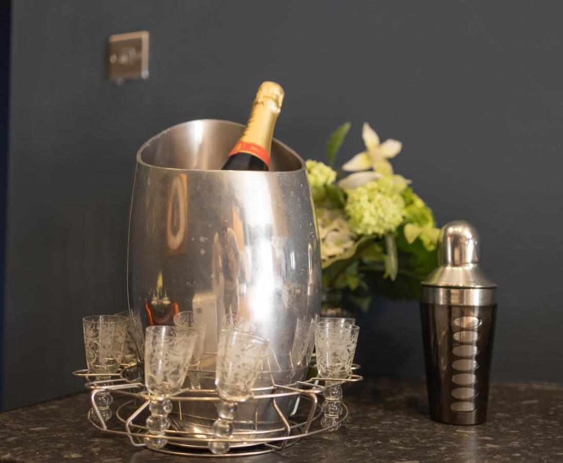 Boutique Family Apartment In Celebrity Village. Barnt Green Kültér fotó